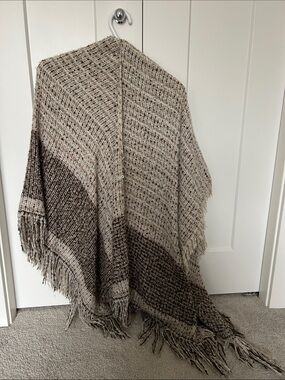 Cejon Neutral Knit Wrap with Brown Accent